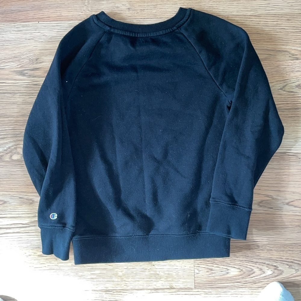 Champion crewneck sweatshirt. Girls size medium - Picture 5 of 5